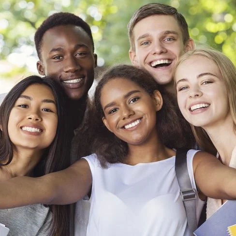 Image of a group of adolescents.